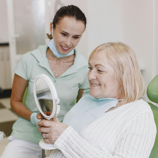 Tratamientos personalizados de implantes dentales en Córdoba