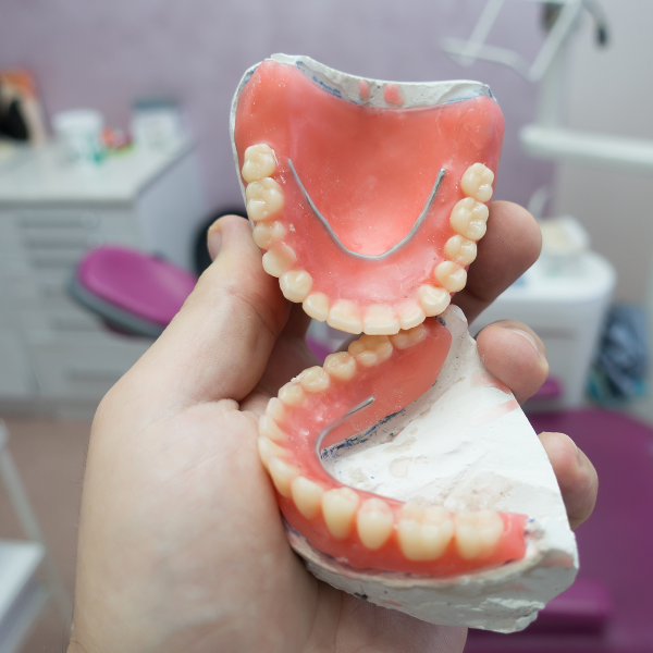 Prótesis dentales fijas y removibles en Córdoba